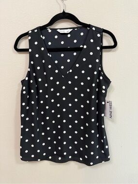 NWT Nine West Black & White Polka Dot Sleeveless V-Neck Blouse Size Small